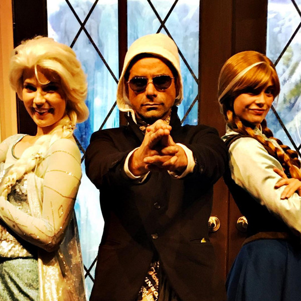 John Stamos, Frozen, Elsa, Anna, Disneyland John Stamos, Frozen, Elsa, Anna, Disneyland